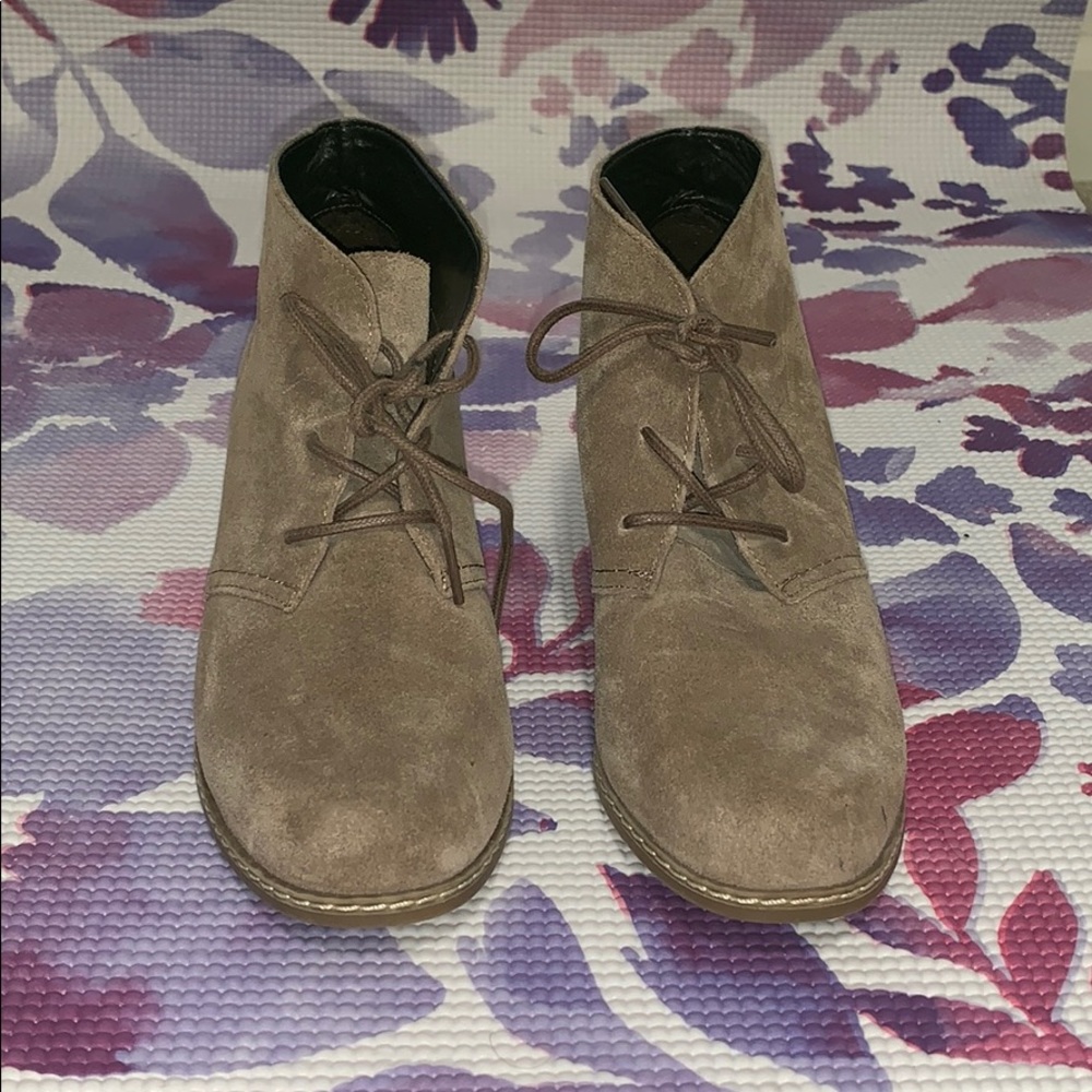 Shoes - Picture 2 of 3